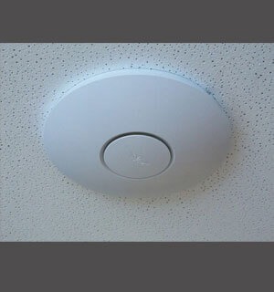 Installieren, Verbinden und Konfigurieren eines UNIFI-Zugriffspunkts in Debian und Windows
